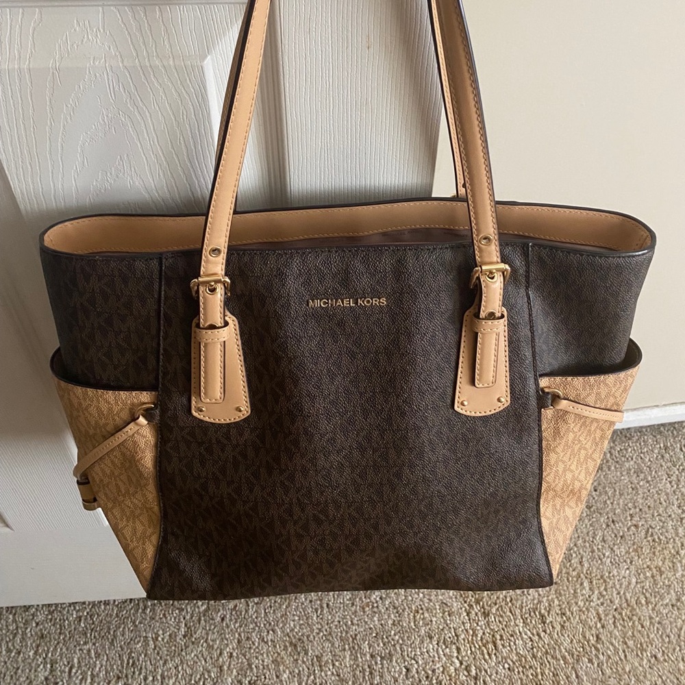 michael kors purse!